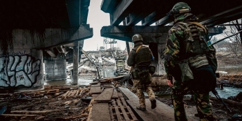 «Це була майже щоденна «лотерея обзвону» у пошуках бронежилета», – оператор-постановник Дмитро Санін про специфіку роботи під час війни