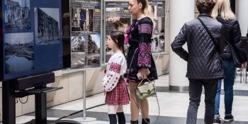 Фотографії українських воєнних кореспондентів представлені на виставці у Варшаві