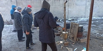 «Ми лягали спати і не знали, чи прокинемося наступного ранку», – досвідчені журналісти з України вимушено стали біженцями