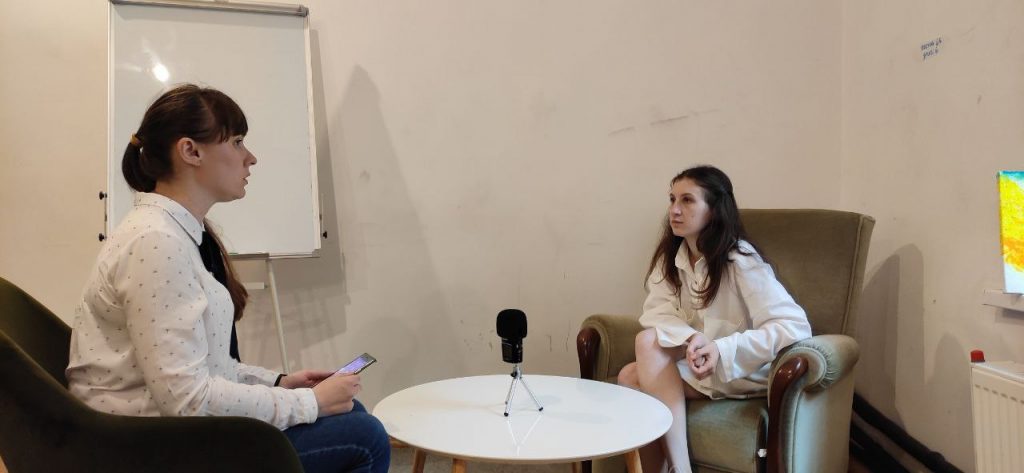 Завдяки центрам журналістської солідарності медійники з Донбасу, які зараз живуть і працюють в Чернівцях, отримали нові ноутбуки