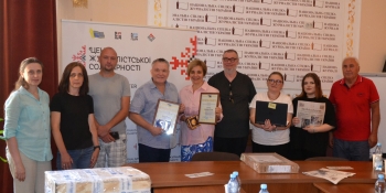 Американські журналісти передали НСЖУ дюжину ноутбуків