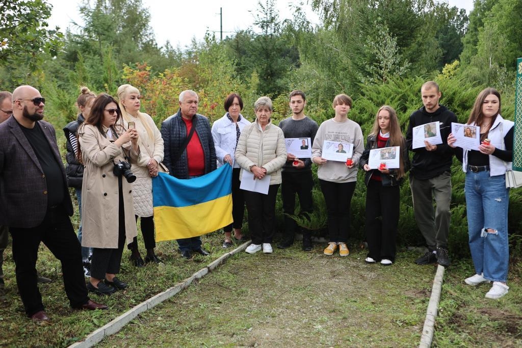 «Пам’яті колег. Їх убила війна». На Прикарпатті відкрили меморіальний знак 2