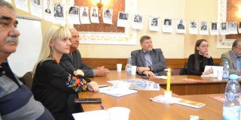 «Бути журналістом сьогодні – це як бути військовим: небезпека підстерігає з усіх боків».  У Львові говори про виклики у професії з початком війни.