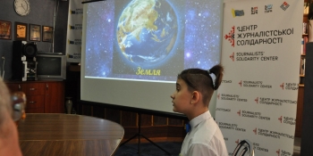 100 тисяч гривень на допомогу ЗСУ. Юний переселенець з Бердянська продає власні картини і підтримує українських військових