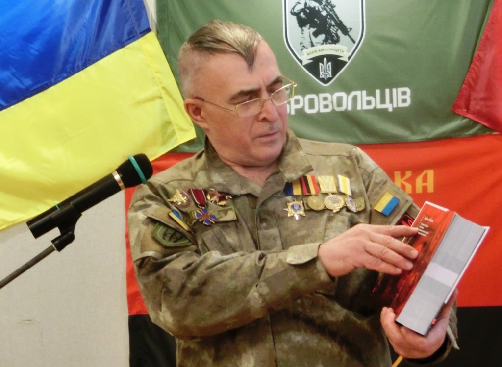 Друг Художник – герой, який любив журналістику