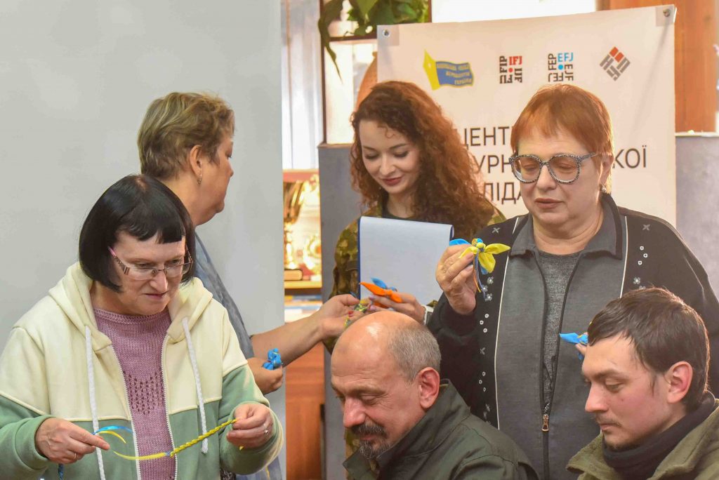 Герої поміж нас