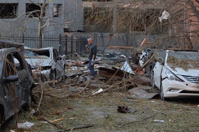 «Бачив багато страждань, але не страху», – фотожурналіст Олександр Клименко про наслідки вчорашнього обстрілу Києва 1