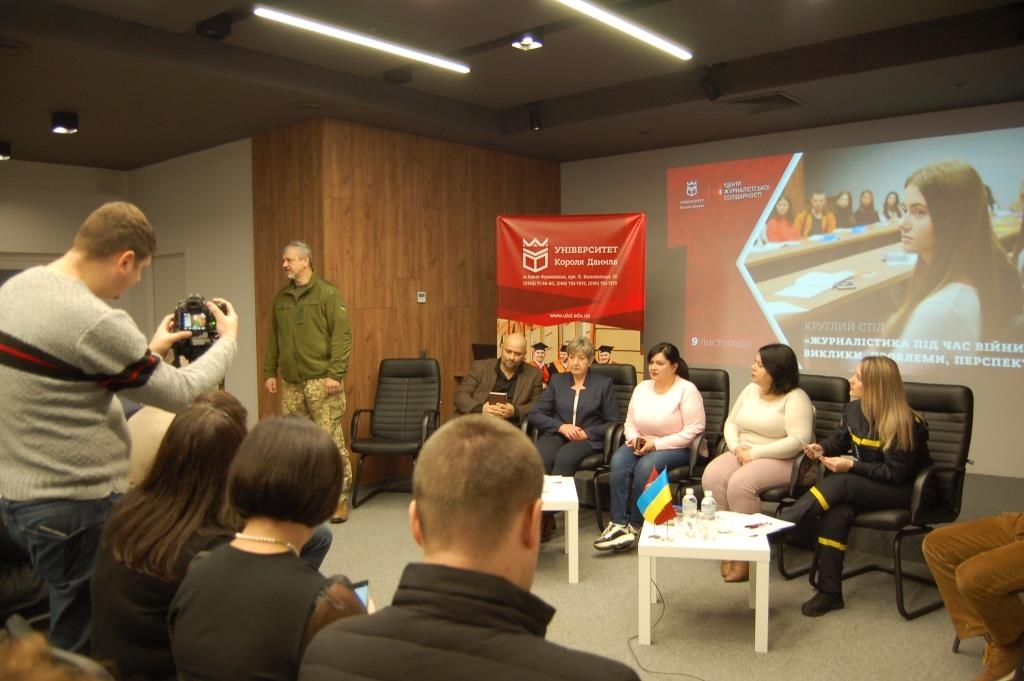 Дрібні помилки вартують комусь життя: журналісти поділились досвідом роботи під час війни