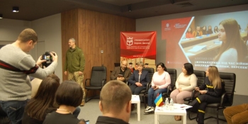 Дрібні помилки вартують комусь життя: журналісти поділились досвідом роботи під час війни