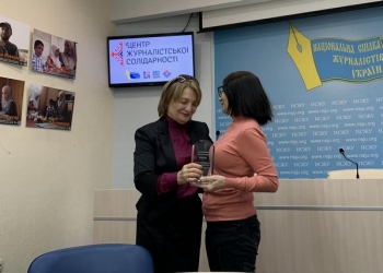 Volunteer Liudmyla Huseinova, who was released from captivity, was awarded the National Human Rights Award at the NSJU 3 Звільненій із полону волонтерці Людмилі Гусейновій у НСЖУ вручили відзнаку Національної правозахисної премії