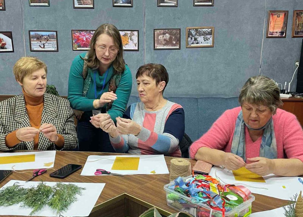 Журналісти-переселенці рятуються від депресії через Арт-терапію