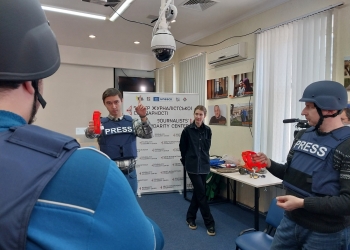 «Рятуємо життя»: у Києві відбувся тренінг для медійників з тактичної медицини