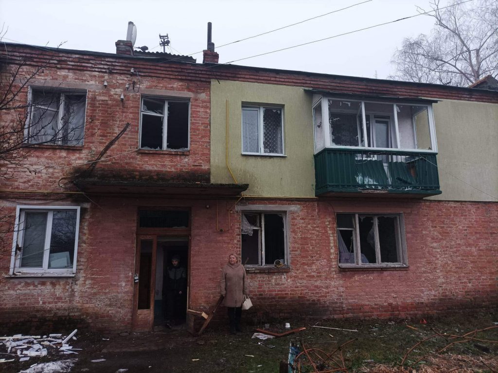 Після «прильоту» у Велику Писарівку пошкоджено квартиру журналістки