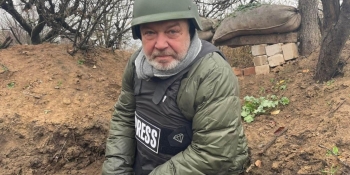 Oleksandr Pavlov: "Every time, I'm afraid to go to the front. But I've learned to treat such trips a as my working duty." 25 Олександр Павлов: «Мені щоразу страшно їхати на фронт. Але я навчився ставитися до цих поїздок як до роботи»