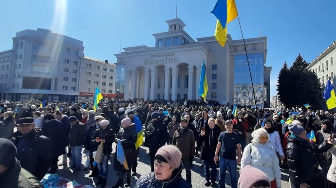 Журналісти Анатолій Жупина й Оксана Павленко:  «У Херсоні маскувались як могли» 3