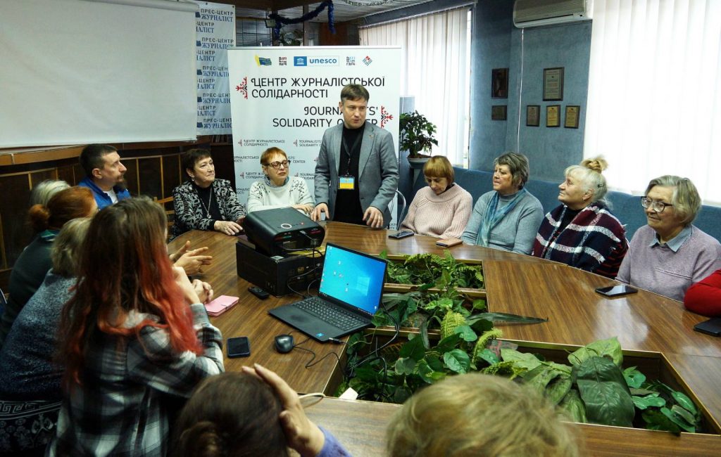 Підтримка ЗМІ та цивільних: у Запоріжжі журналісти провели зустріч із волонтерами