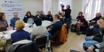 Журналістика та волонтерство: на Дніпропетровщині обговорили, як поєднати ці «два фронти» медійників
