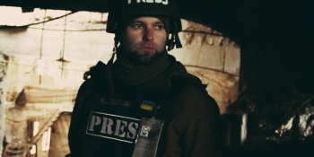 «Волонтери, в яких ми ночували в Херсоні, наступного дня загинули», – журналіст розповів про поїздку, для якої НСЖУ надала бронежилет