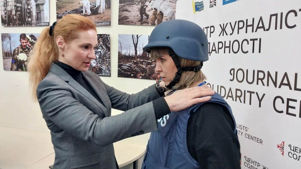 «Окупантам усе одно, чоловік ти, жінка чи дитина»: в Києві відбувся тренінг із безпеки журналісток, які працюють на лінії фронту та в окупації
