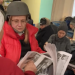 У підвалах та пунктах незламності Бахмута роздають газету «Вперед» 22 У підвалах та пунктах незламності Бахмута роздають газету «Вперед»