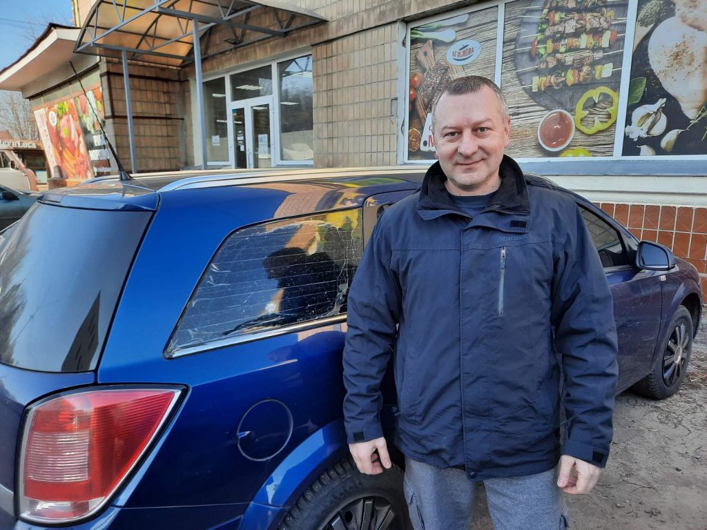 Працівника медіа, який розвозив газету читачам, було поранено під час вибуху російської ракети