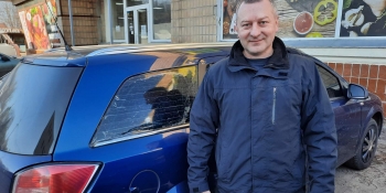 Працівника медіа, який розвозив газету читачам, було поранено під час вибуху російської ракети