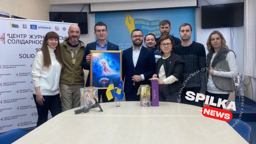 НСЖУ надає допомогу журналістам із Косова, які знімають сюжети про опір українців російському вторгненню