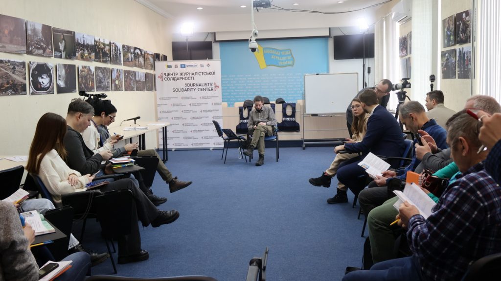 «У гарячі точки не можна їхати без бронежилета!» – досвідчений журналіст Станіслав Юрченко провів для колег безпековий тренінг