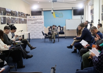 «У гарячі точки не можна їхати без бронежилета!» – досвідчений журналіст Станіслав Юрченко провів для колег безпековий тренінг 9 «У гарячі точки не можна їхати без бронежилета!» – досвідчений журналіст Станіслав Юрченко провів для колег безпековий тренінг