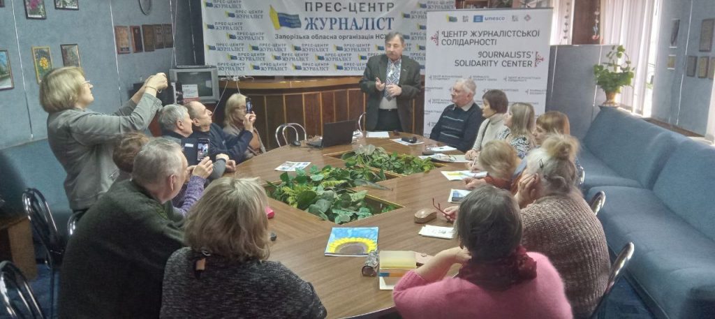 У Запоріжжі зустрілися із автором байок і памфлетів про російську агресію