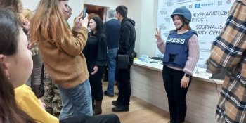 «Репутація, ризики і тонкощі перекладу», – у Дніпровському Центрі журналістської солідарності знайомилися з фіксерством