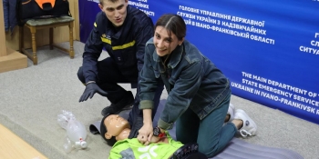 У Івано-Франківську журналістів навчали тактичній медицині за стандартами НАТО