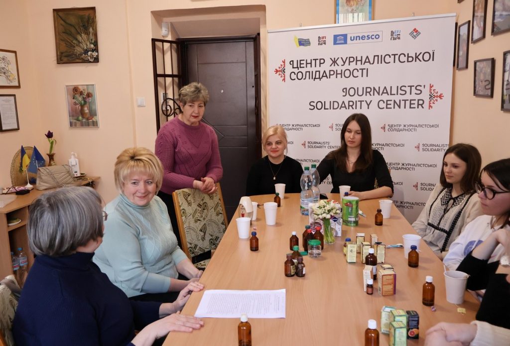 В Івано-Франківську для журналістів провели майстер-клас із виготовлення натуральних парфумів