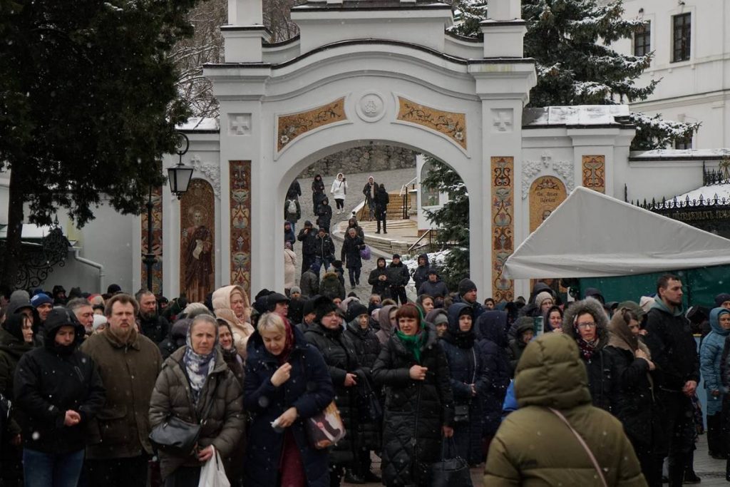 «Сутички тривали впродовж усього часу нашої роботи біля Лаври»: журналісти пишуть у поліцію заяви про агресію