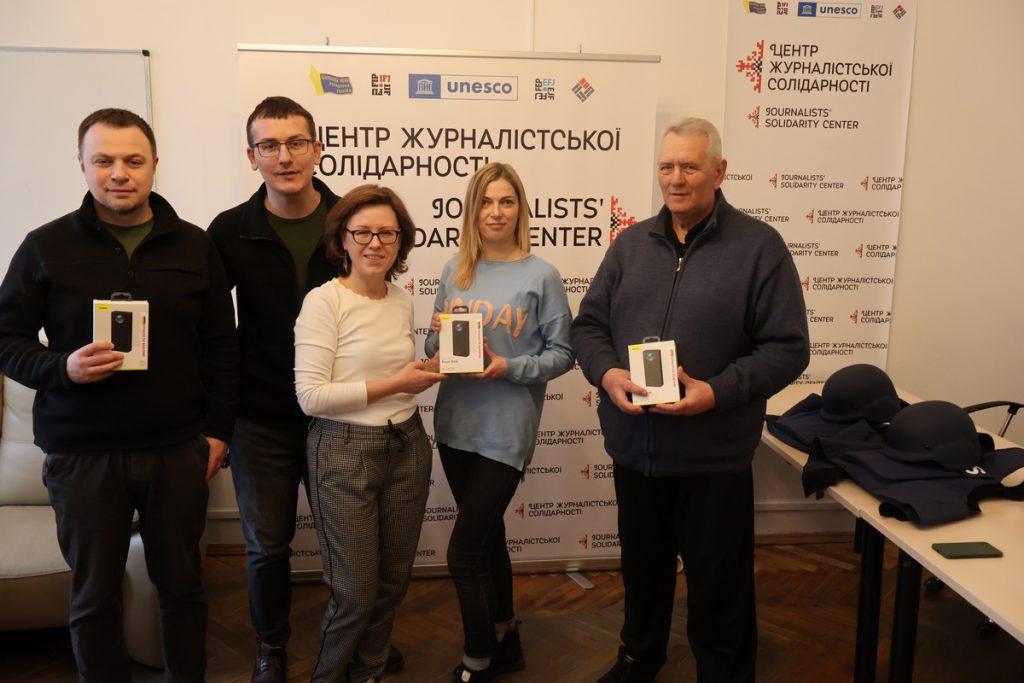 «У гарячих точках, коли техніку використовуєш нон-стоп, без павербанку – ніяк», – журналіст Дмитро Ключко