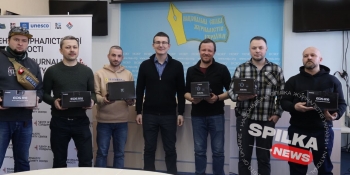 Журналісти, які за сприяння НСЖУ отримали нову техніку, розповіли, чим оцінюється якість фотоапарата