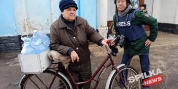 A Japanese film crew covers the war in Ukraine in protective gear from NUJU