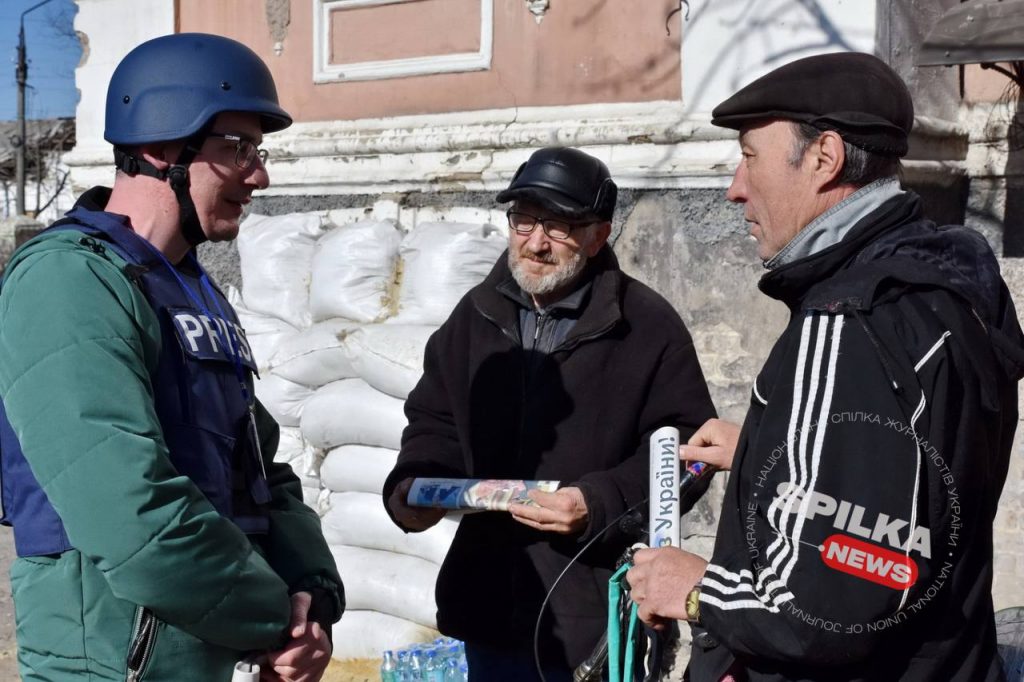 «Продукти є, бракує інформації»: делегація НСЖУ побувала на прифронтовому Півдні України