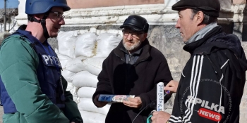 «Продукти є, бракує інформації»: делегація НСЖУ побувала на прифронтовому Півдні України