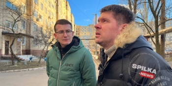 Сергій Томіленко в Дніпрі зустрівся з журналістом, квартиру якого пошкодив вибух російської ракети