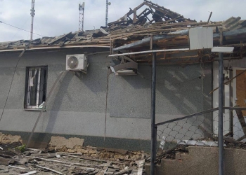 Унаслідок обстрілу постраждала редакція газети «Маяк» у Бериславі на Херсонщині