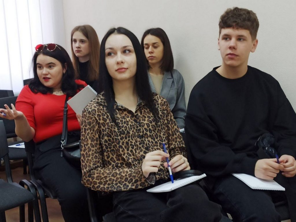 У Чернівцях митці своїми творами надихали на боротьбу
