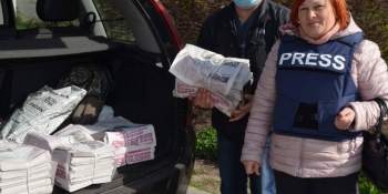 «Газету розібрали миттєво»: до Куп’янської громади надійшло дві тисячі примірників «Вісника Куп’янщини»