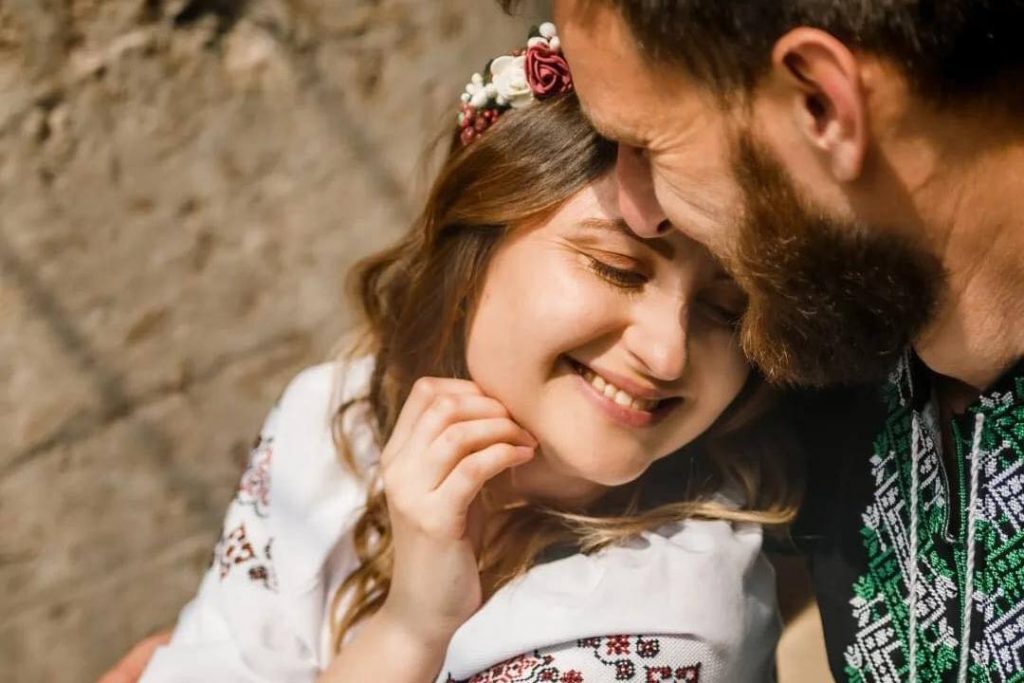 Подружжя журналістів опублікувало світлини у вишиванках, відзняті в Херсоні під час окупації