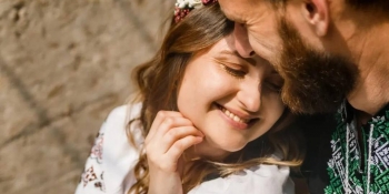 Подружжя журналістів опублікувало світлини у вишиванках, відзняті в Херсоні під час окупації