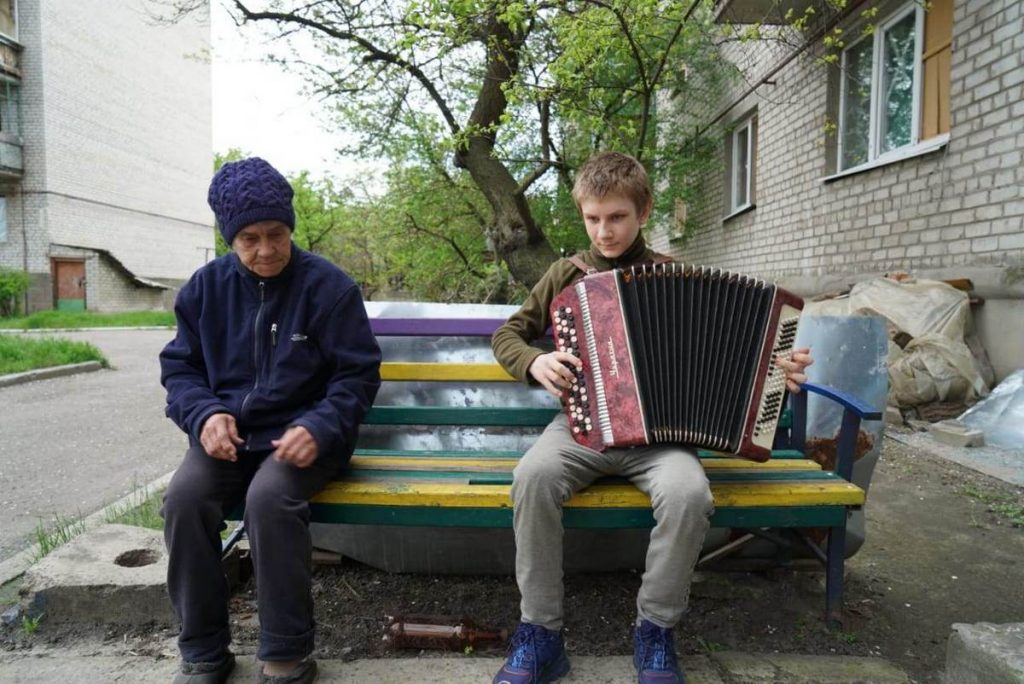 «Газети брали із задоволенням!», – журналіст Михайло Шарков доправив у Лиман свіжі номери українських видань 5