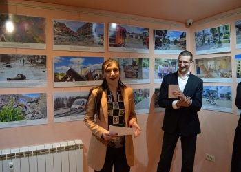 Фотовиставку #StandWithUkraine журналістки з Північної Македонії експонують у Приштині 9 Фотовиставку #StandWithUkraine журналістки з Північної Македонії експонують у Приштині