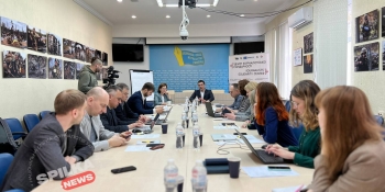 «Була гостра потреба у екстреній допомозі журналістам на місцях – виникли наші центри», – в НСЖУ відбувається зустріч представників ЦЖС