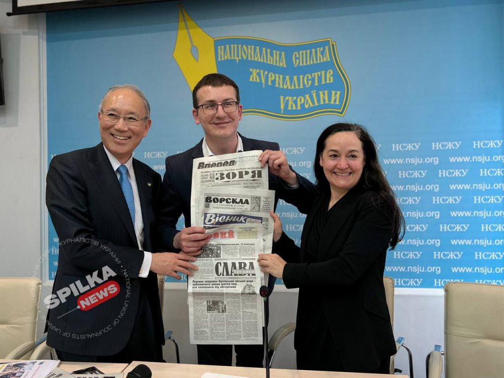 У НСЖУ Посол Японії і представниця ЮНЕСКО в Україні зустрілися з командою Центрів журналістської солідарності