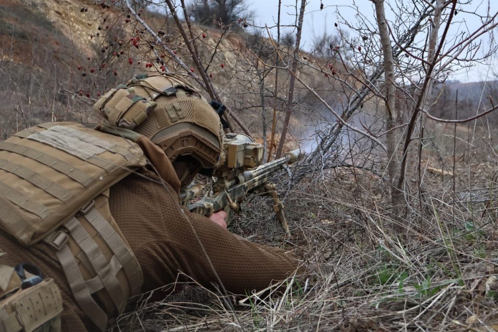 Фрілансер Associated Press показав зроблені на фотоапарат від НСЖУ світлини з фронту, опубліковані у відомих світових ЗМІ 6